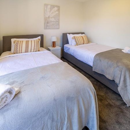 Chic 2-Bed Gem: Trust Arena Proximity - West Akl Apartment โอ๊คแลนด์ ภายนอก รูปภาพ