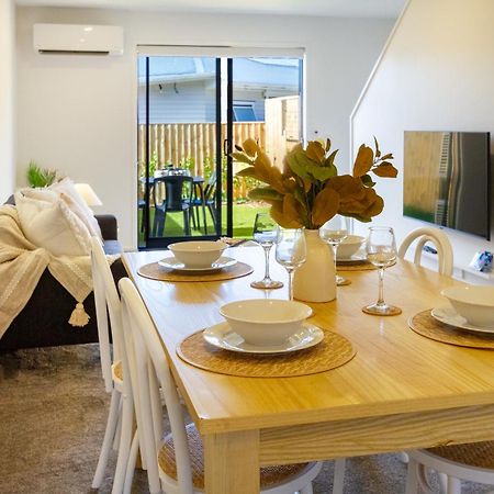 Chic 2-Bed Gem: Trust Arena Proximity - West Akl Apartment โอ๊คแลนด์ ภายนอก รูปภาพ