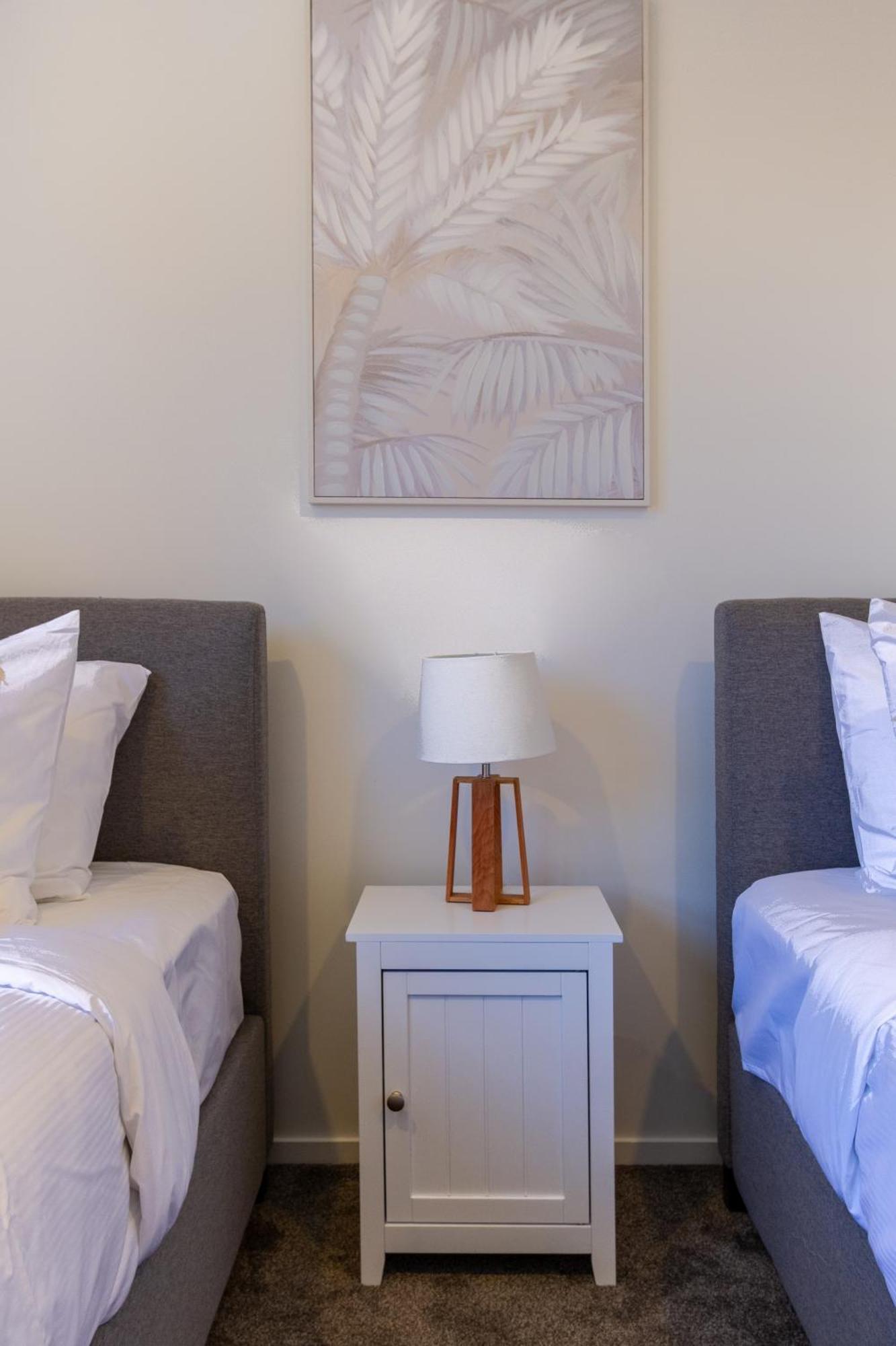Chic 2-Bed Gem: Trust Arena Proximity - West Akl Apartment โอ๊คแลนด์ ภายนอก รูปภาพ