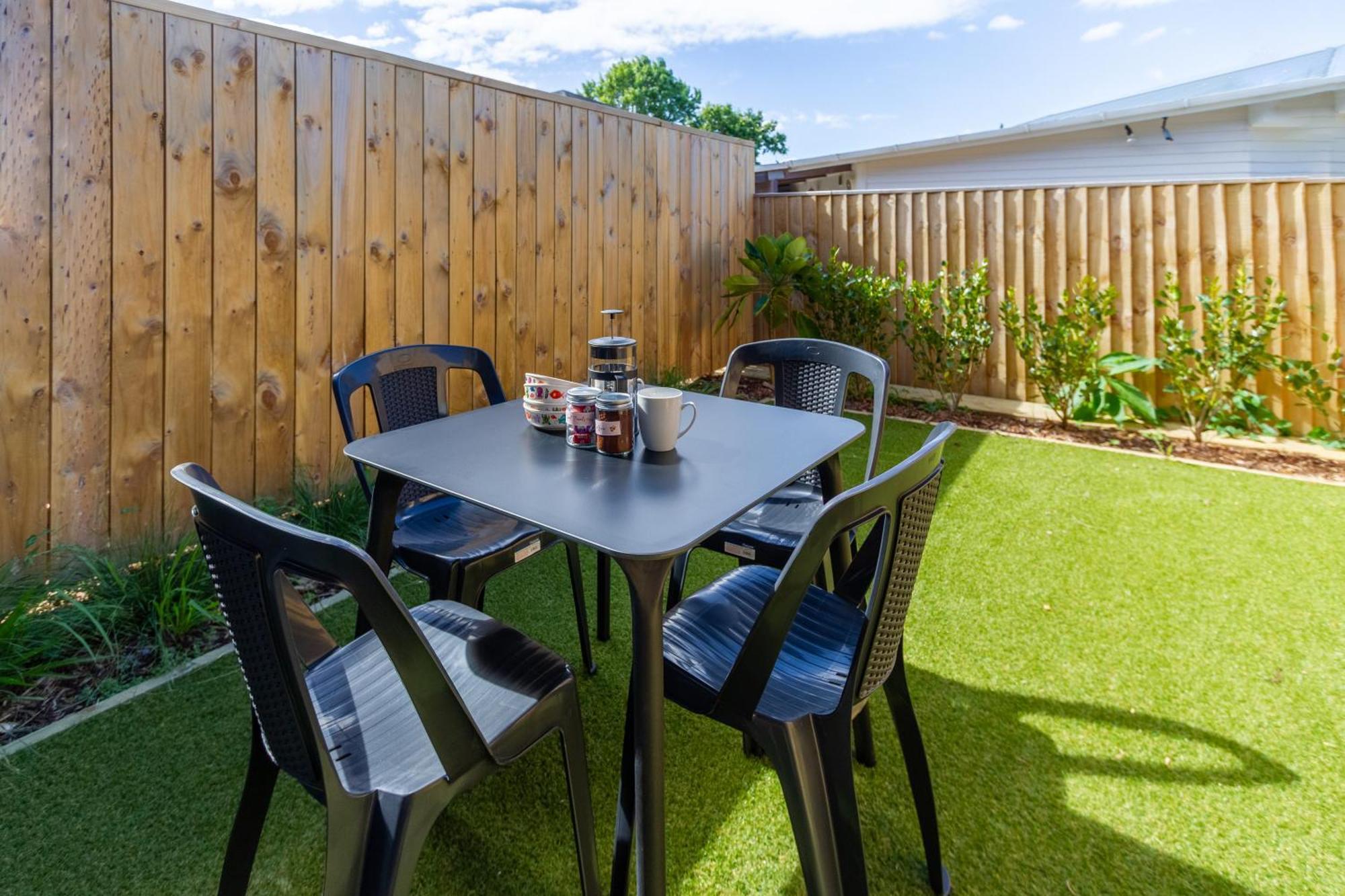 Chic 2-Bed Gem: Trust Arena Proximity - West Akl Apartment โอ๊คแลนด์ ภายนอก รูปภาพ